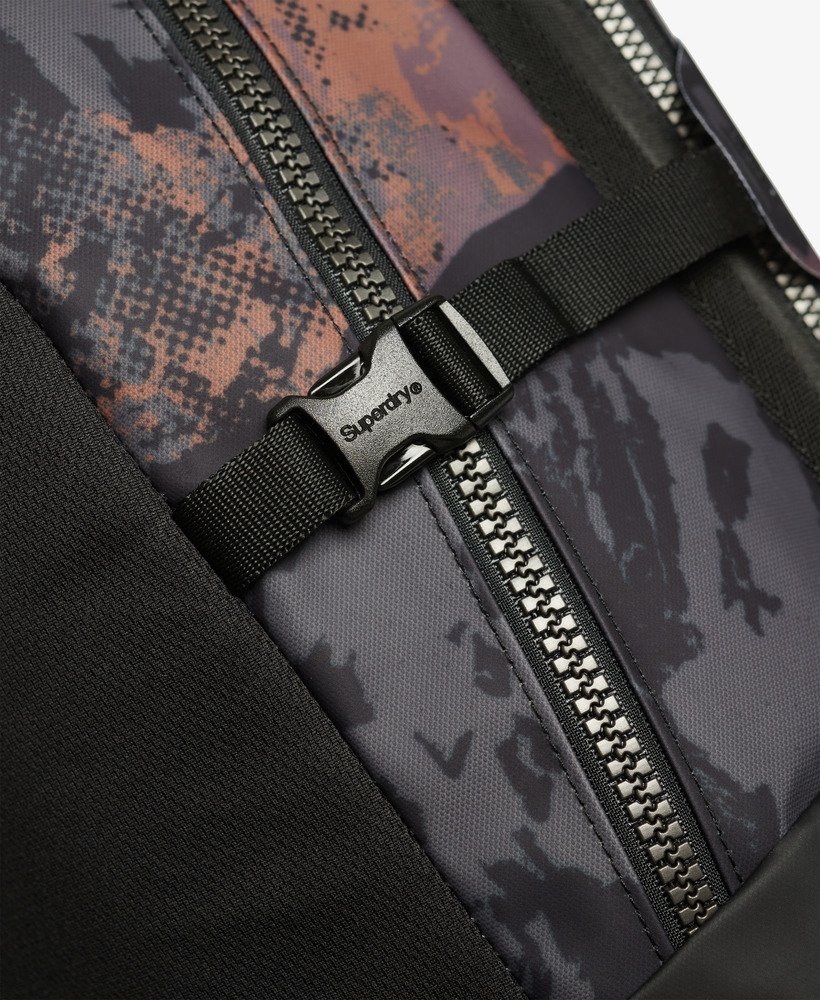 マウンテンメッシュカモのタープ刺繍リュックサック