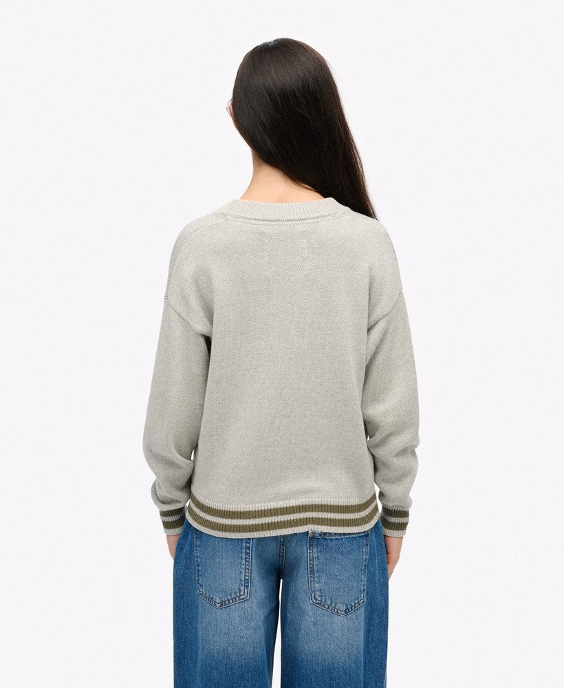 ゆったりとしたニットカーディガン