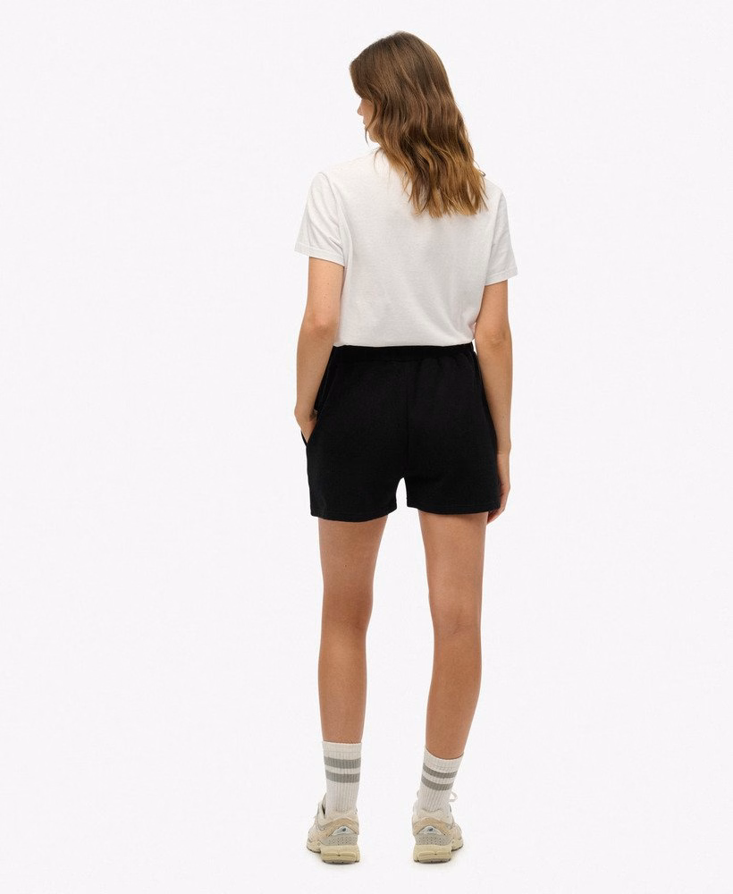 無地のショートパンツ