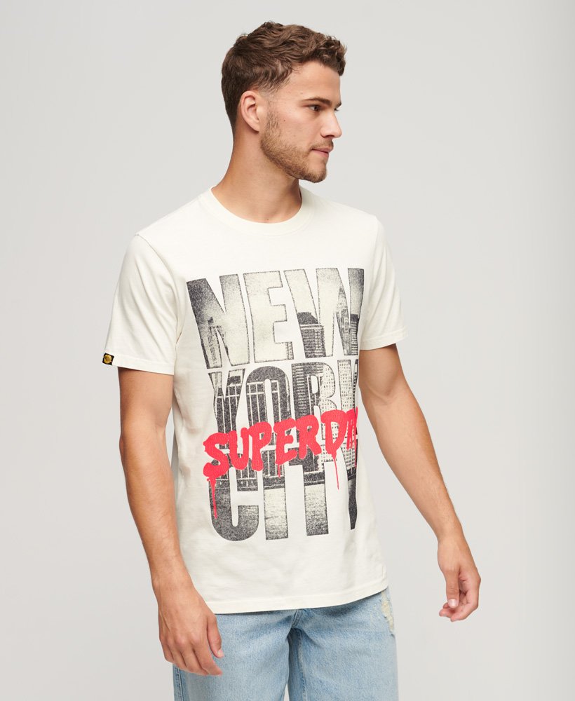 オフホワイトのフォトグラフィック スケート ロゴ tシャツ
