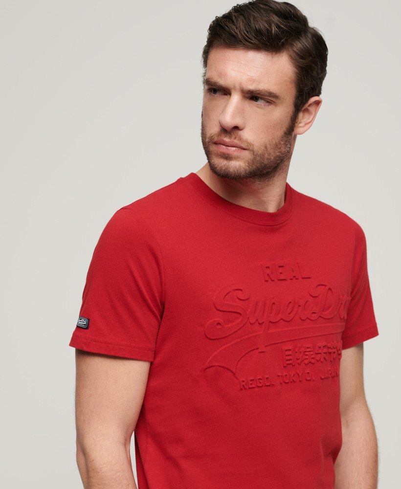 エンボス加工のヴィンテージロゴtシャツ(エクスペディションレッド)