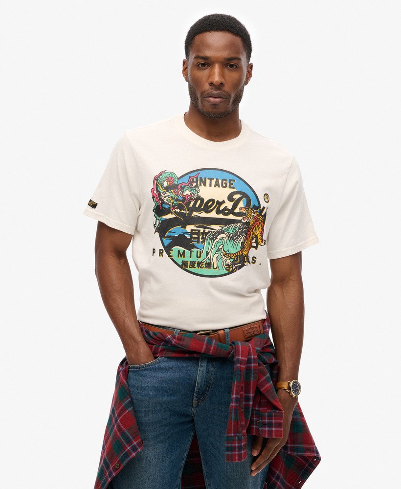 エクリュの日本のヴィンテージロゴグラフィックtシャツ