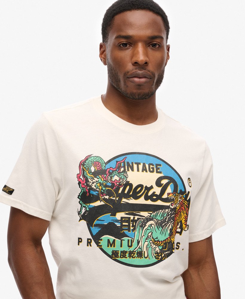 エクリュの日本のヴィンテージロゴグラフィックtシャツ
