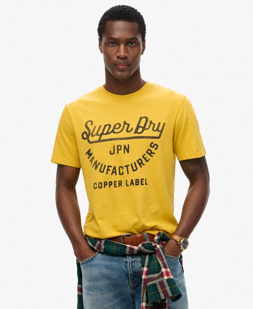 ピグメントイエロースラブの銅ラベルスクリプトtシャツ