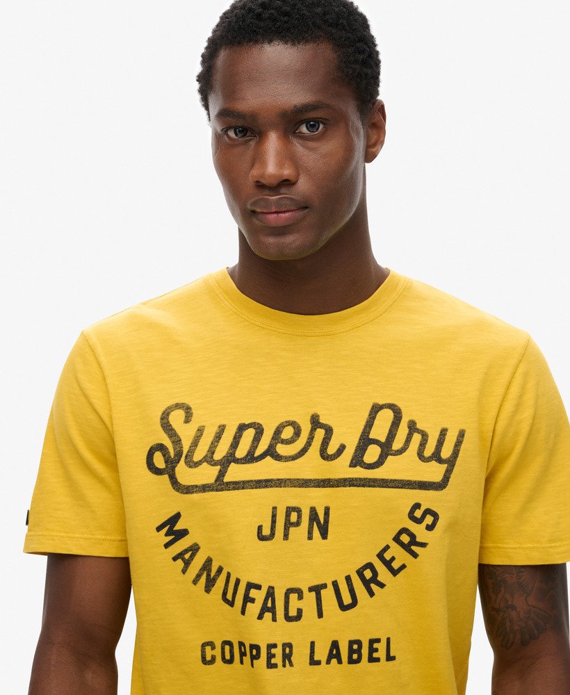ピグメントイエロースラブの銅ラベルスクリプトtシャツ