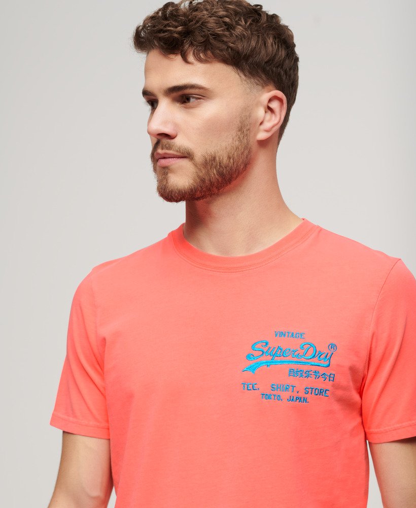 ネオンレッドのネオンヴィンテージロゴtシャツ