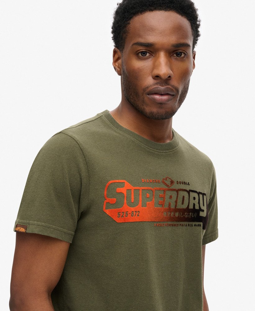カーキグリーンマールのフロック加工フェードグラフィックtシャツ