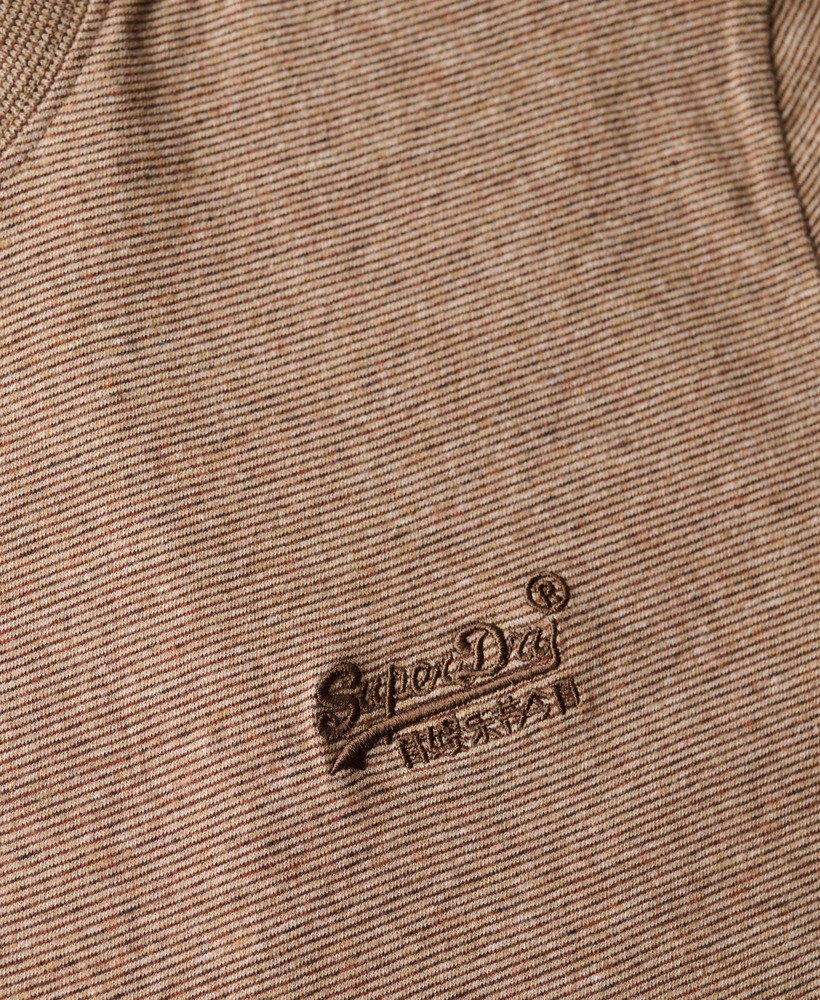 デザートサンドフィーダーのオーガニックコットン エッセンシャルロゴtシャツ