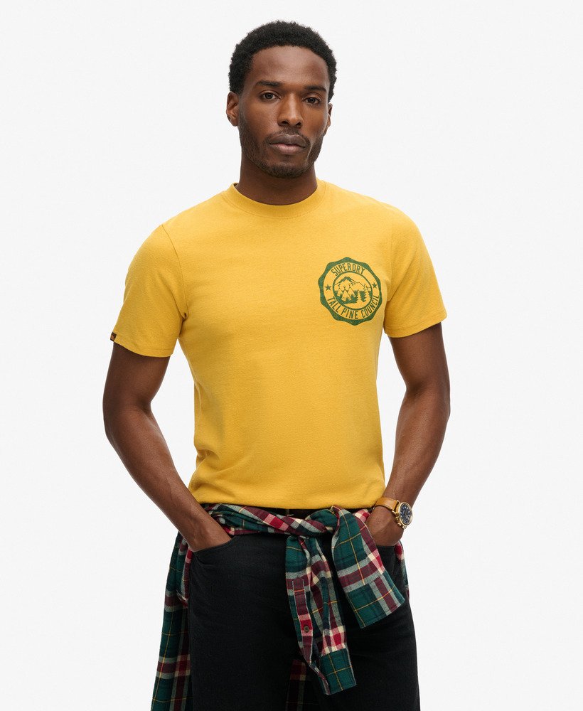 マスタードイエローマーブルのアウトドアグラフィックtシャツ