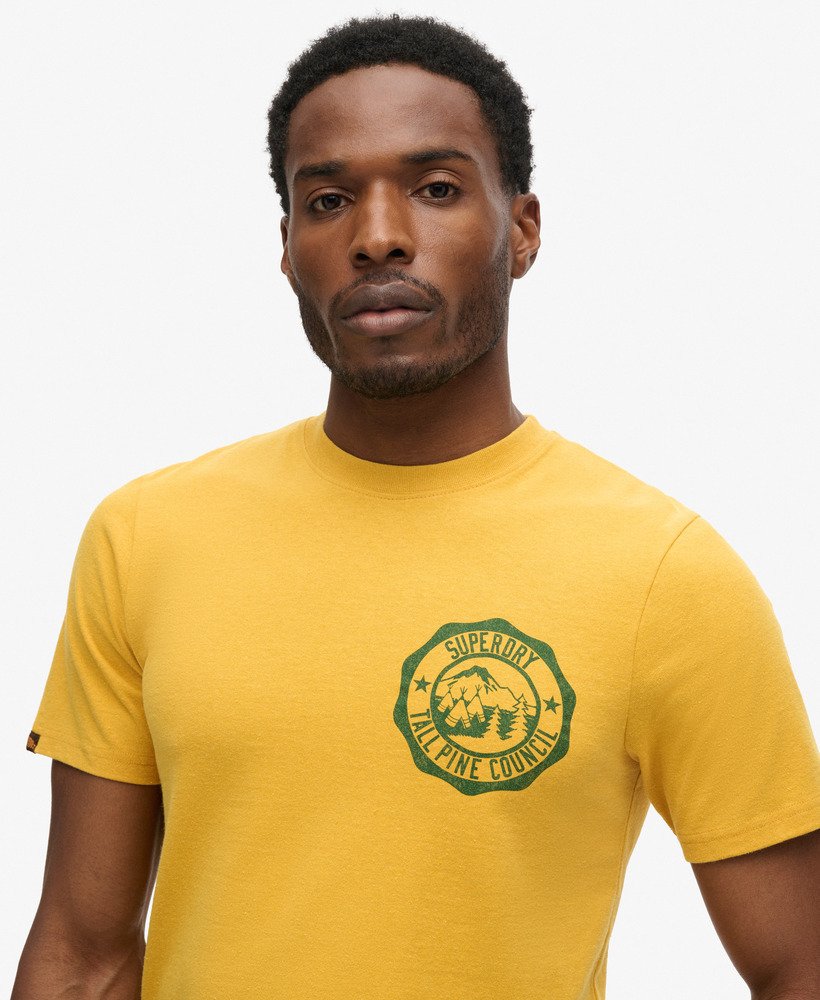マスタードイエローマーブルのアウトドアグラフィックtシャツ