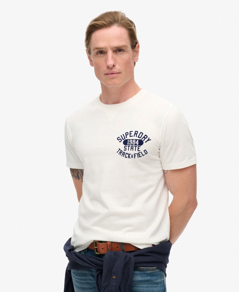 トラックフィールドグラフィックtシャツ(ニューチョークホワイト)