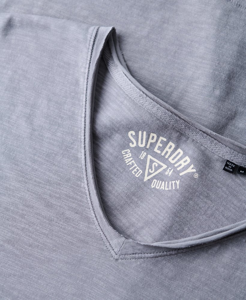 スティープルグレーのローエッジスラブvネックtシャツ