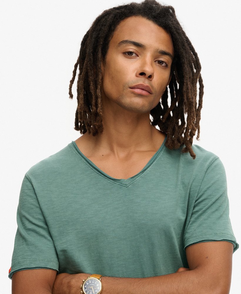 ドリアスグリーンのローエッジスラブvネックtシャツ