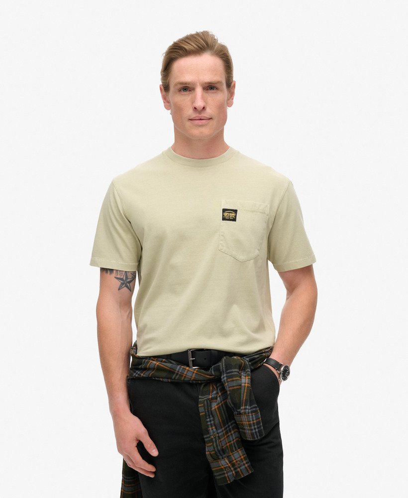 ウォッシュドペリカンベージュのコントラストステッチポケットtシャツ