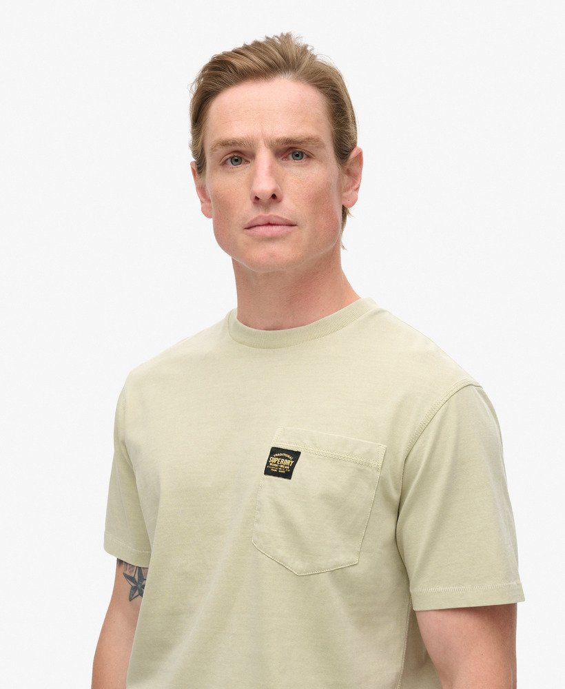 ウォッシュドペリカンベージュのコントラストステッチポケットtシャツ