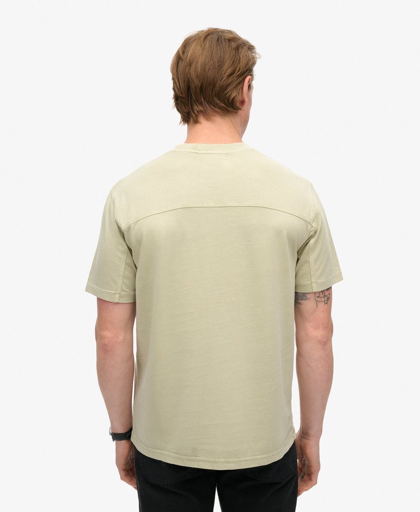 ウォッシュドペリカンベージュのコントラストステッチポケットtシャツ