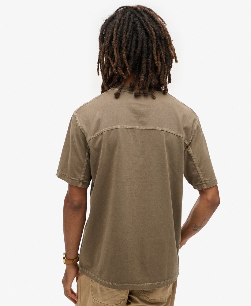 ウォッシュドモレルブラウンのコントラストステッチポケットtシャツ