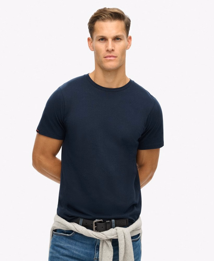定番のエッセンシャルTシャツ