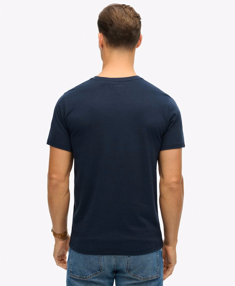 定番のエッセンシャルTシャツ