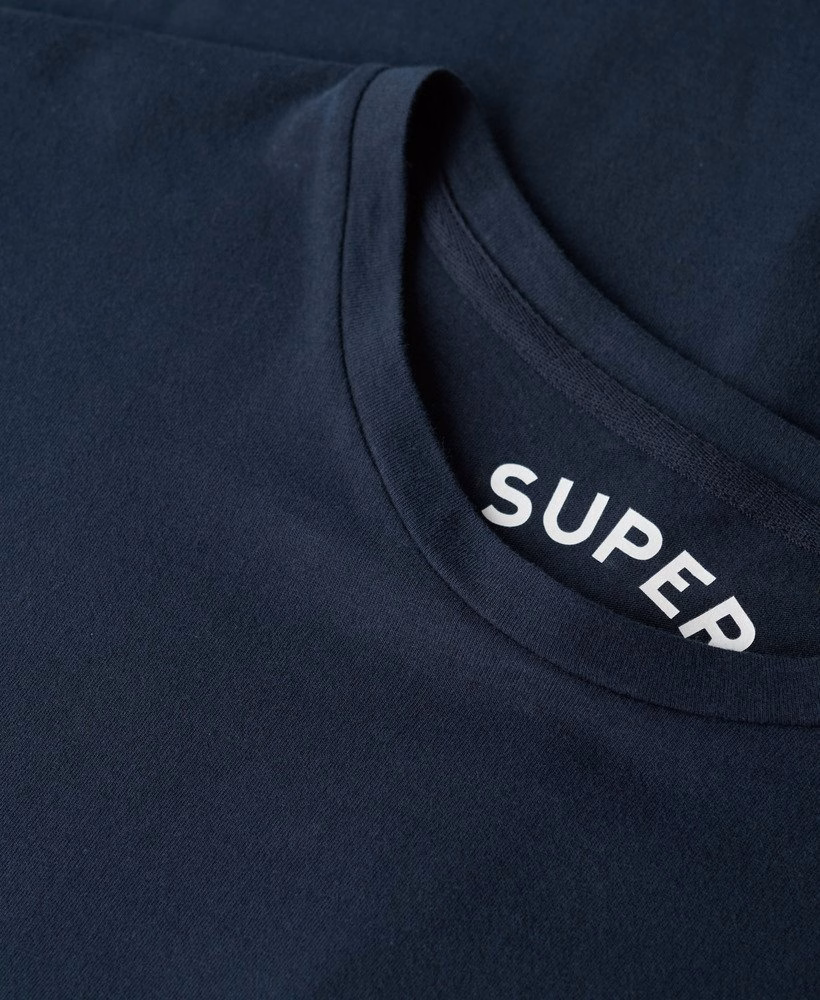 定番のエッセンシャルTシャツ