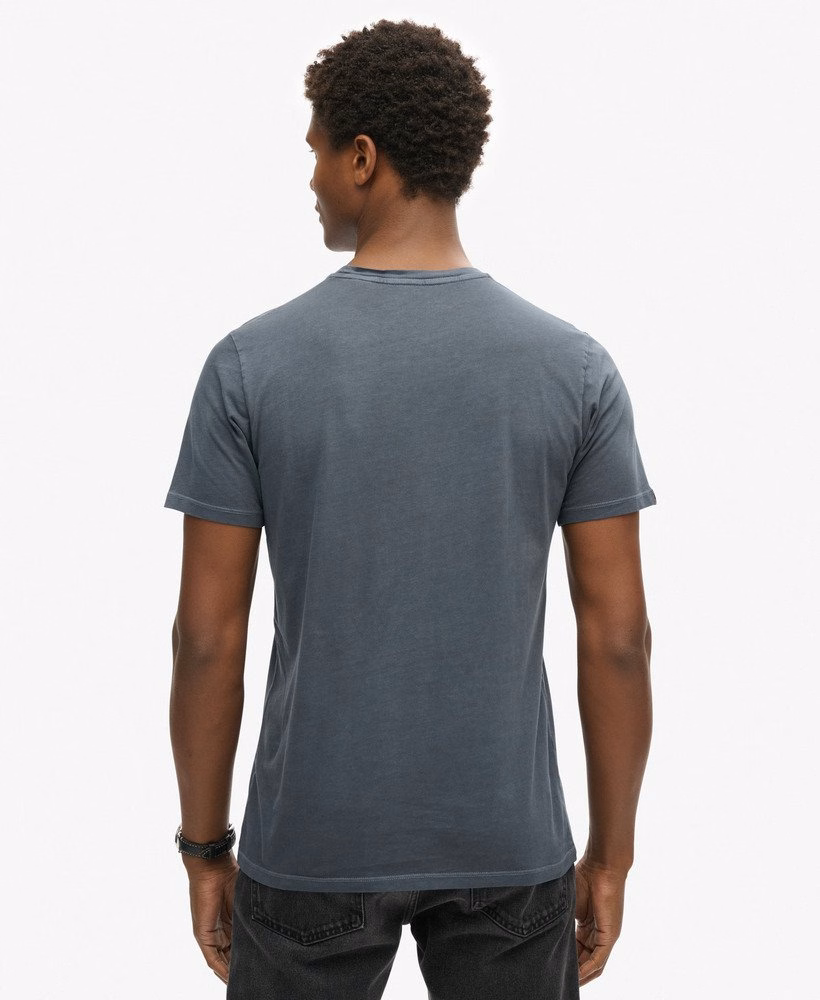定番のエッセンシャルTシャツ