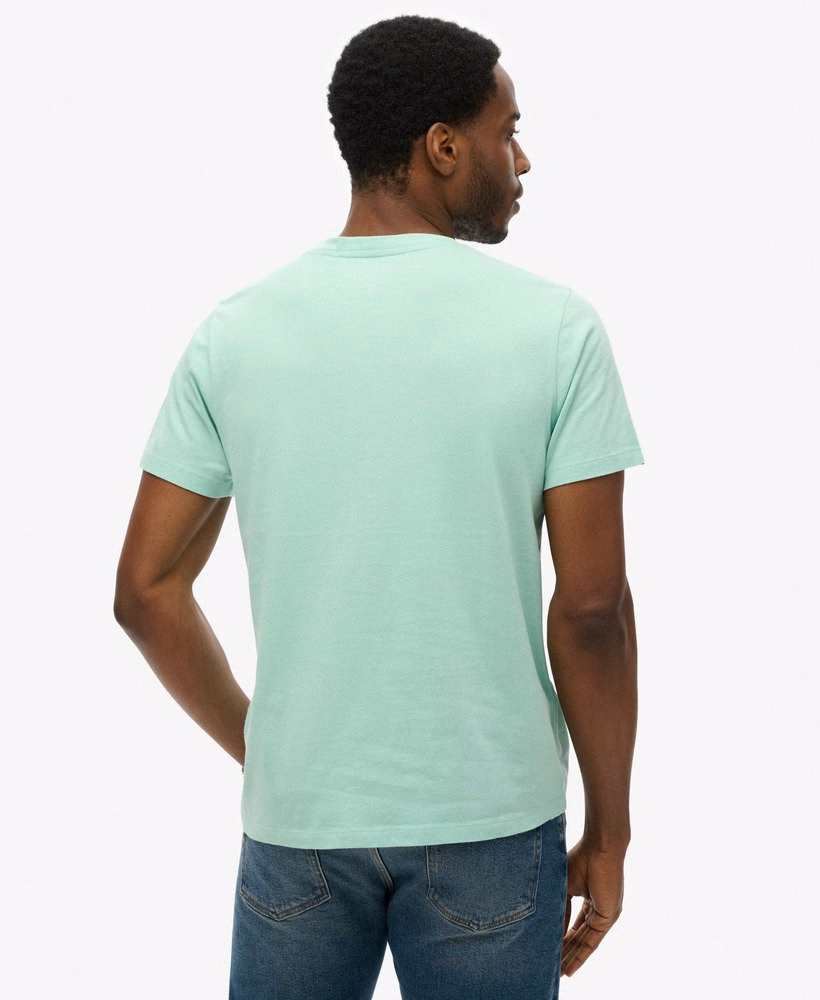 定番のエッセンシャルTシャツ