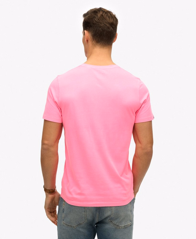 定番のエッセンシャルTシャツ