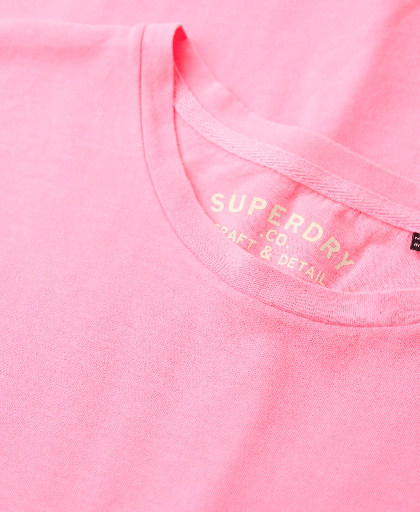 定番のエッセンシャルTシャツ
