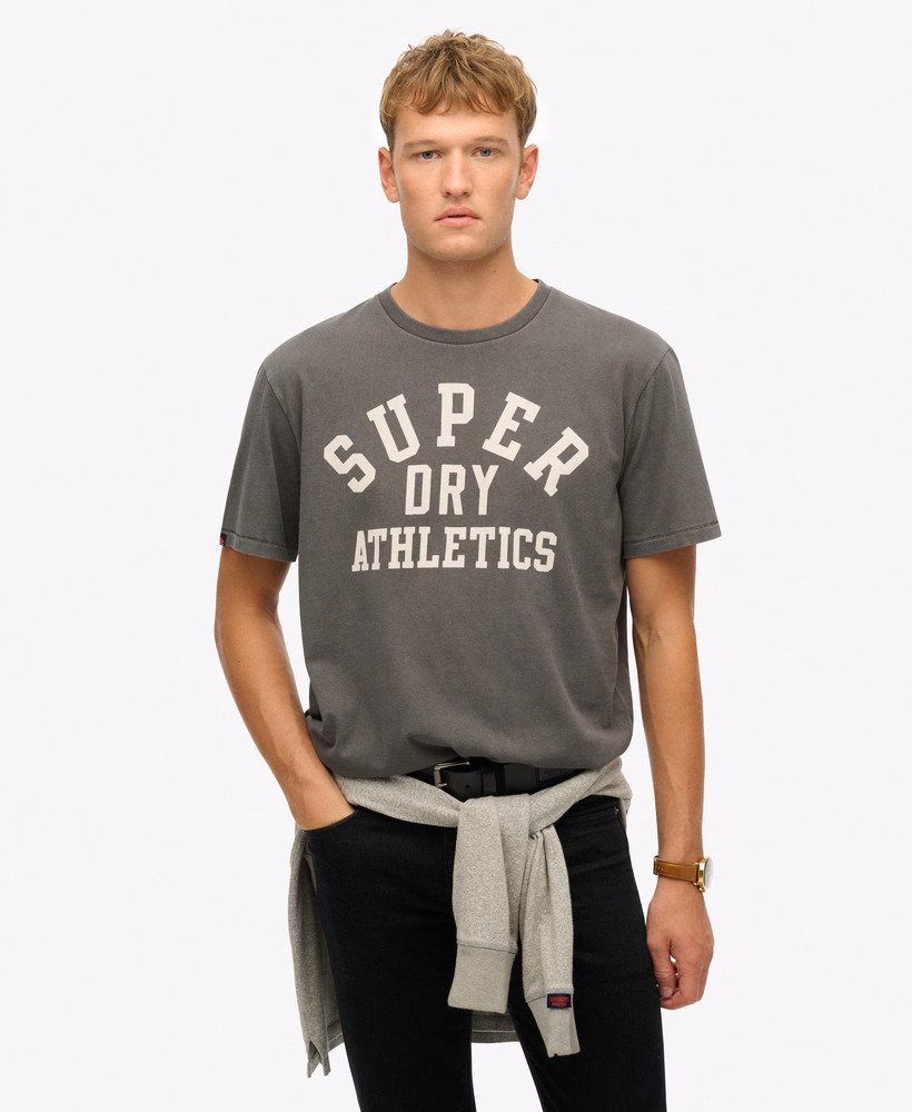 ヴィンテージアスレチックエッセンシャルグラフィックTシャツ