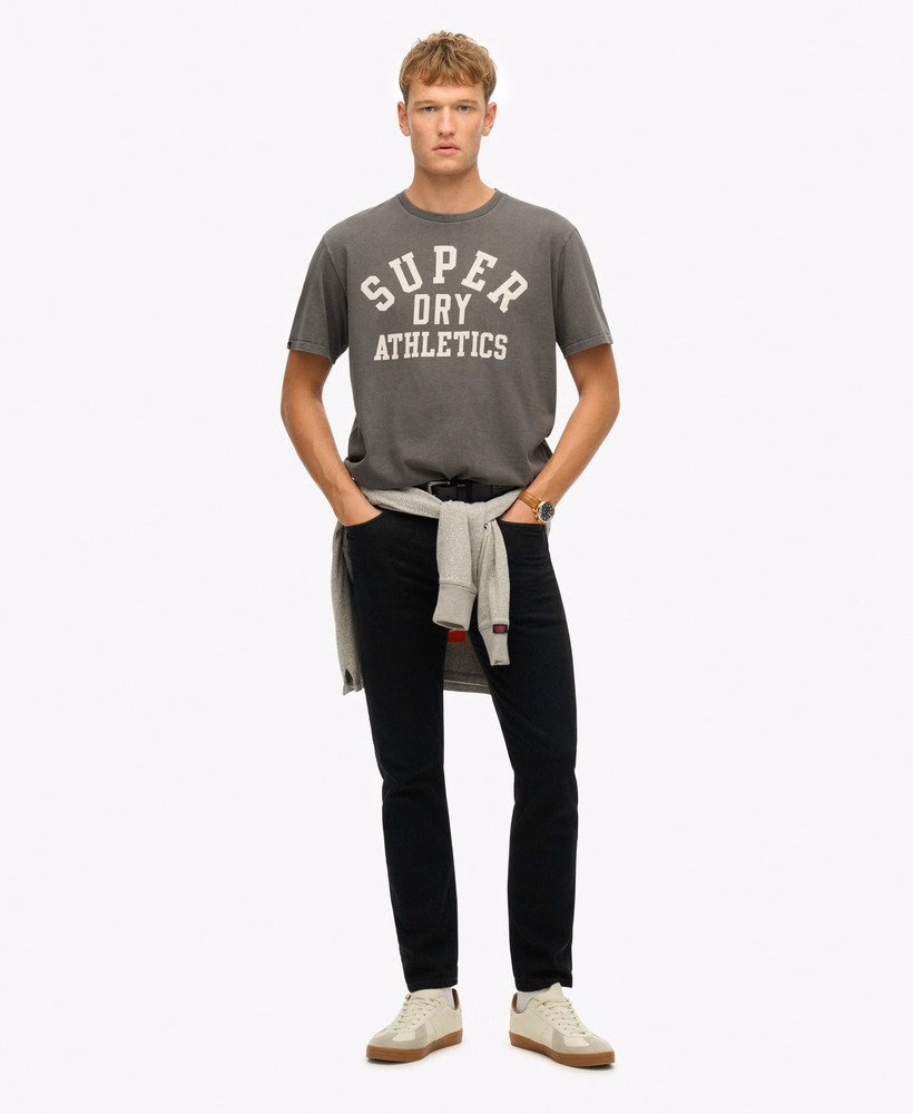 ヴィンテージアスレチックエッセンシャルグラフィックTシャツ