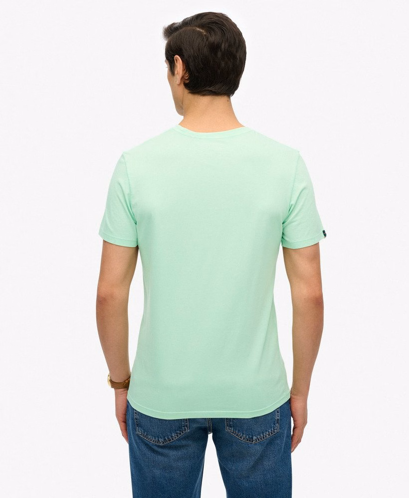 定番のエッセンシャルTシャツ