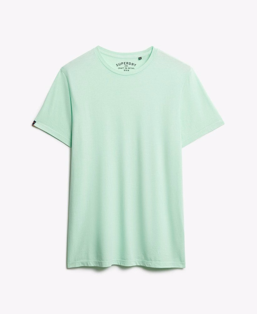 定番のエッセンシャルTシャツ