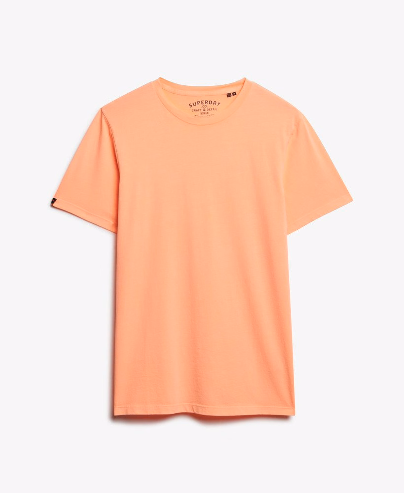 定番のエッセンシャルTシャツ