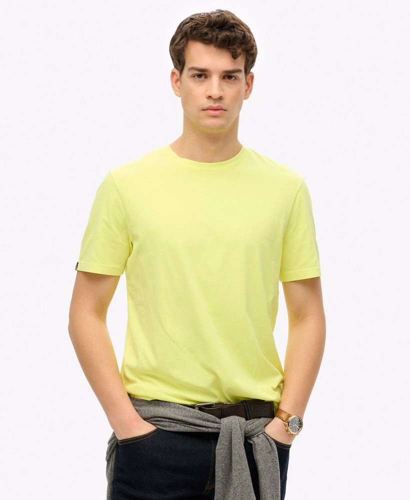定番のエッセンシャルTシャツ