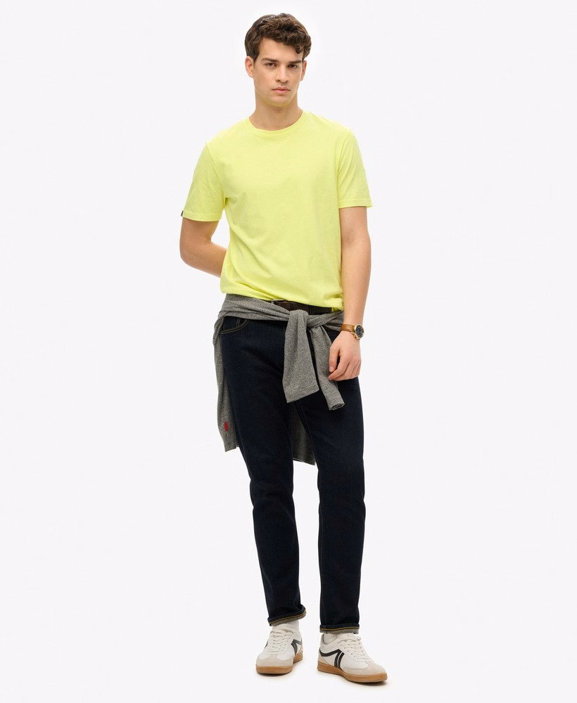 定番のエッセンシャルTシャツ