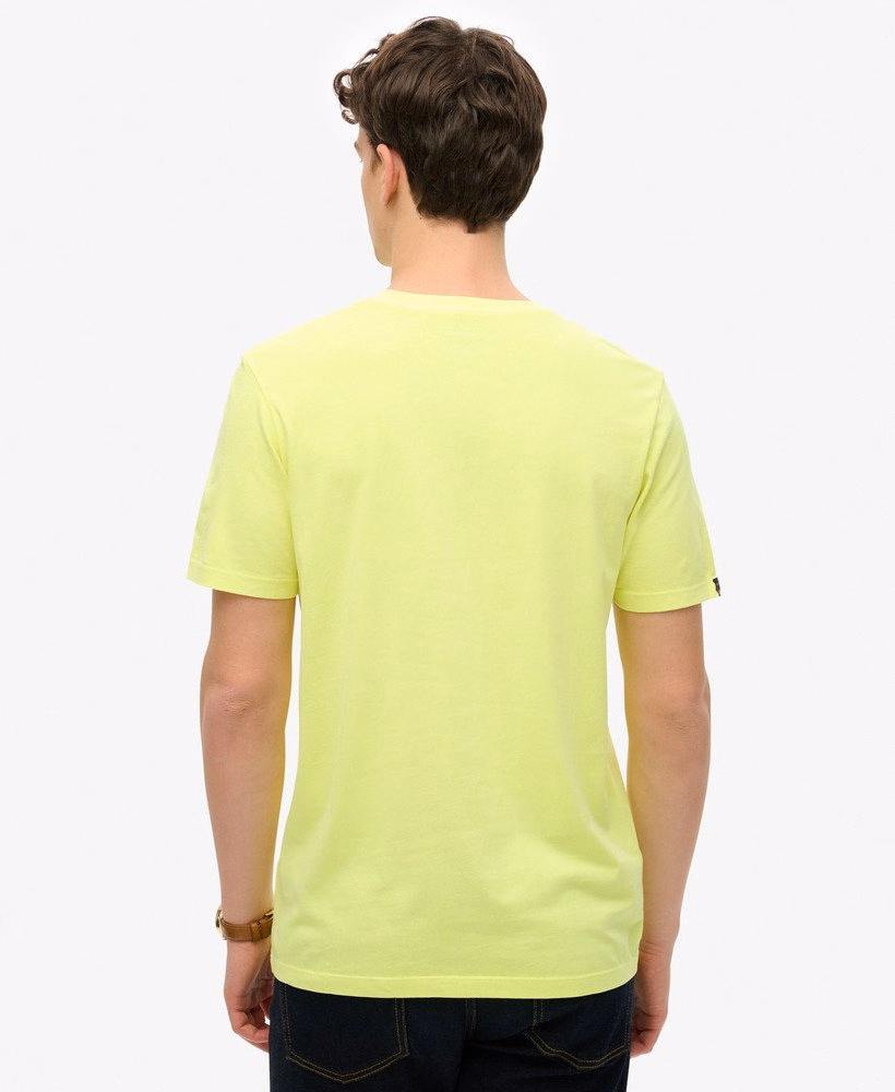 定番のエッセンシャルTシャツ