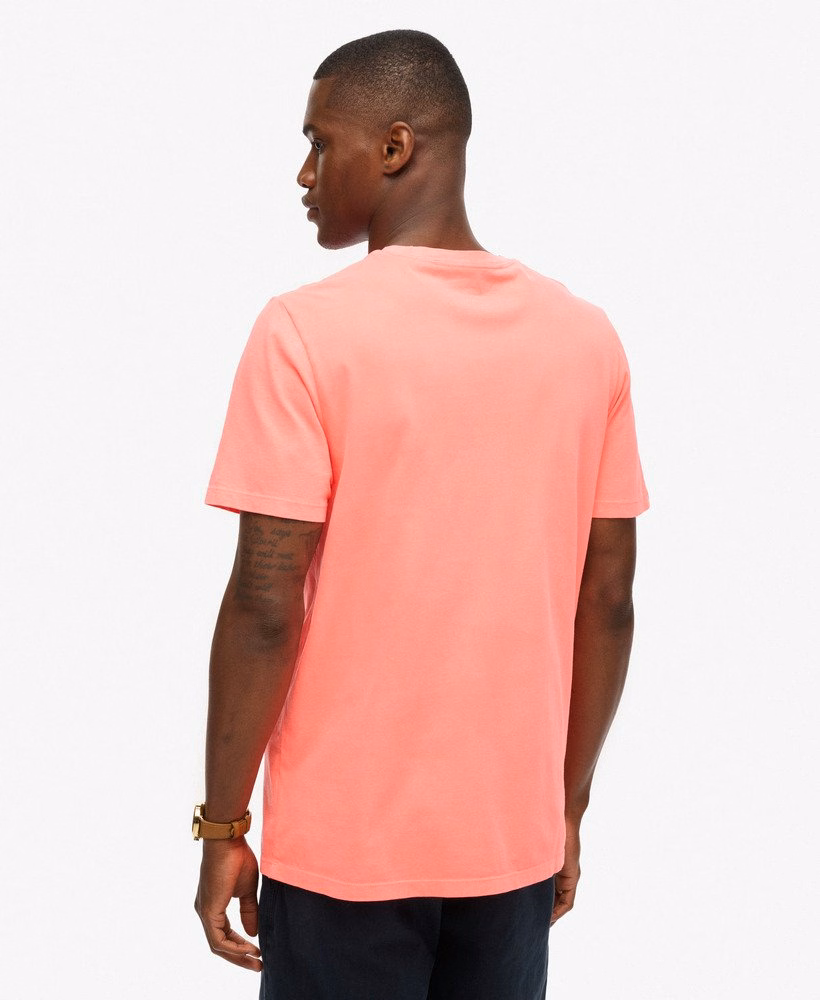 定番のエッセンシャルTシャツ