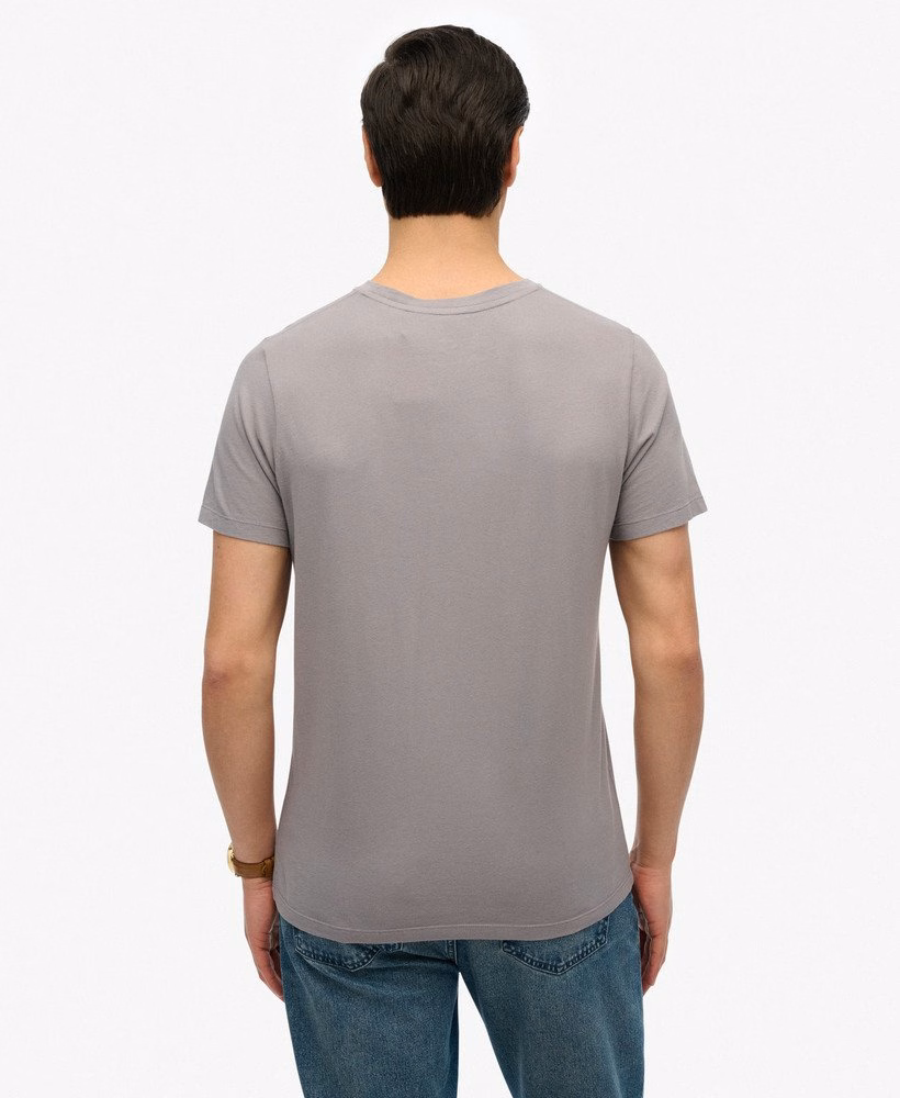 定番のポケット付きTシャツ