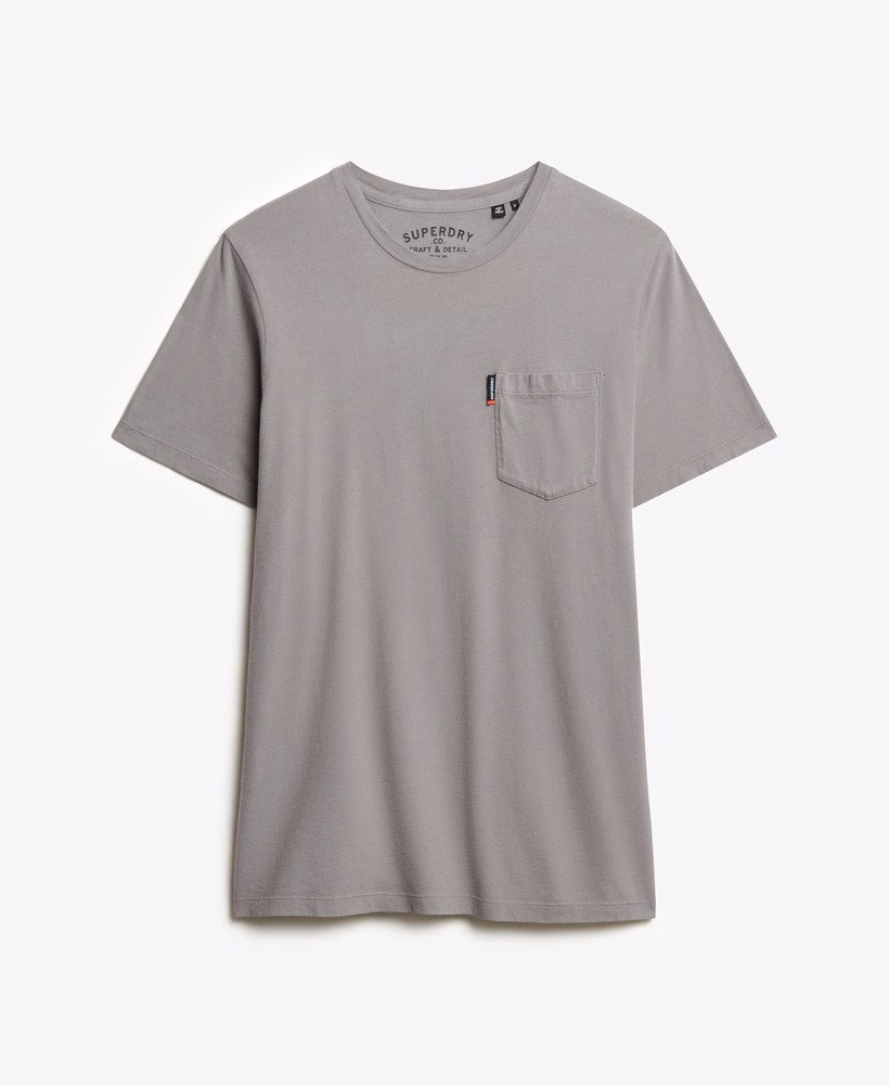 定番のポケット付きTシャツ