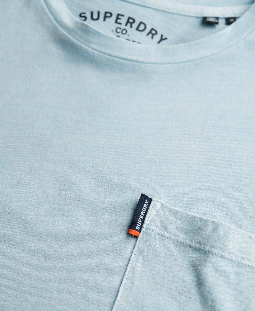 定番のポケット付きTシャツ