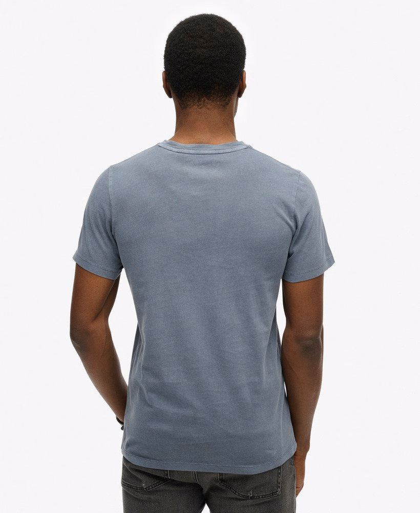定番のポケット付きTシャツ