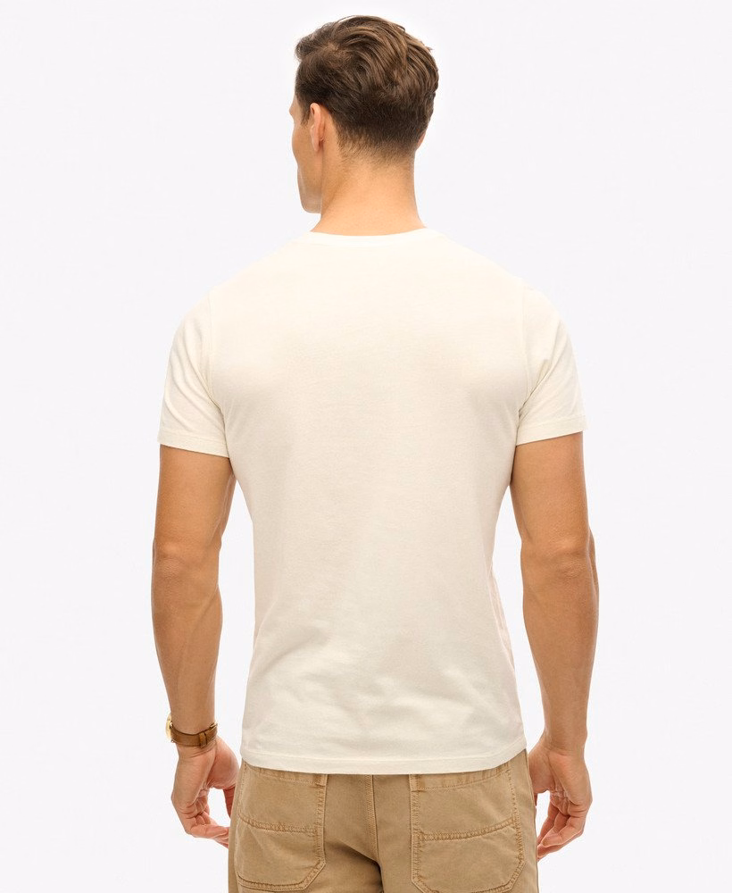 定番のポケット付きTシャツ