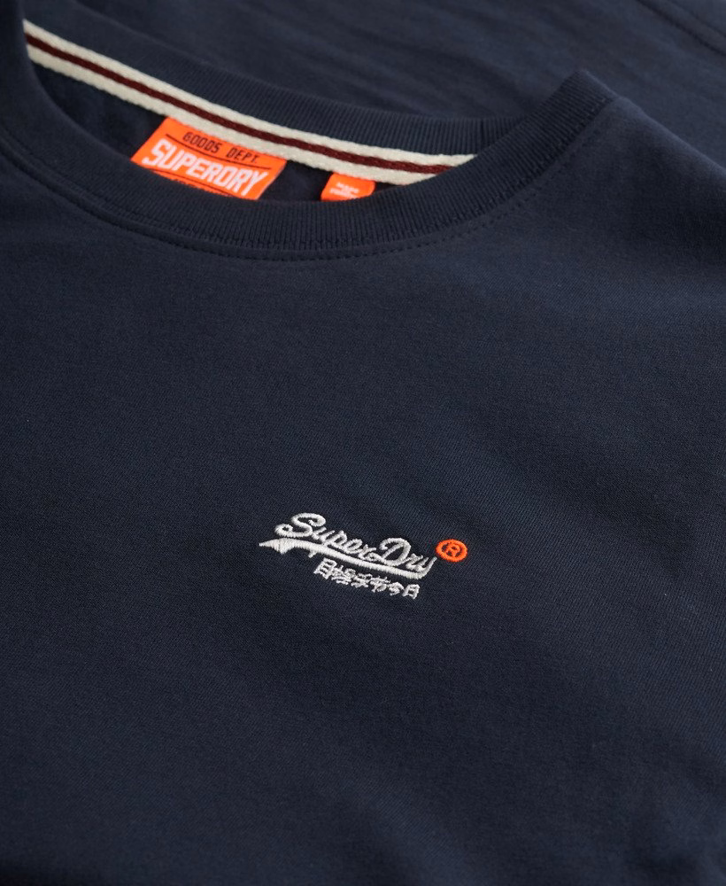 定番の刺繍入りTシャツ