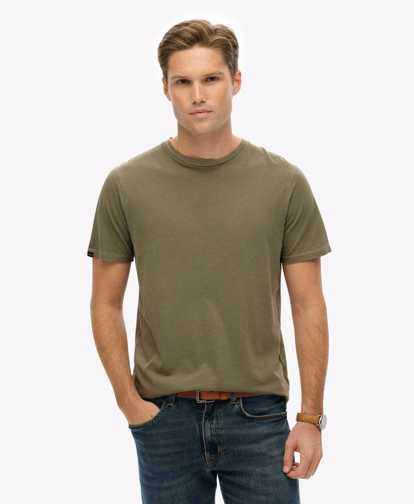 定番のエッセンシャルTシャツ