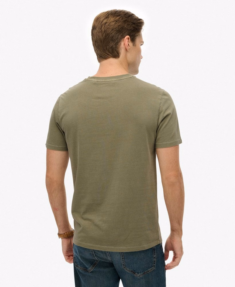 定番のエッセンシャルTシャツ