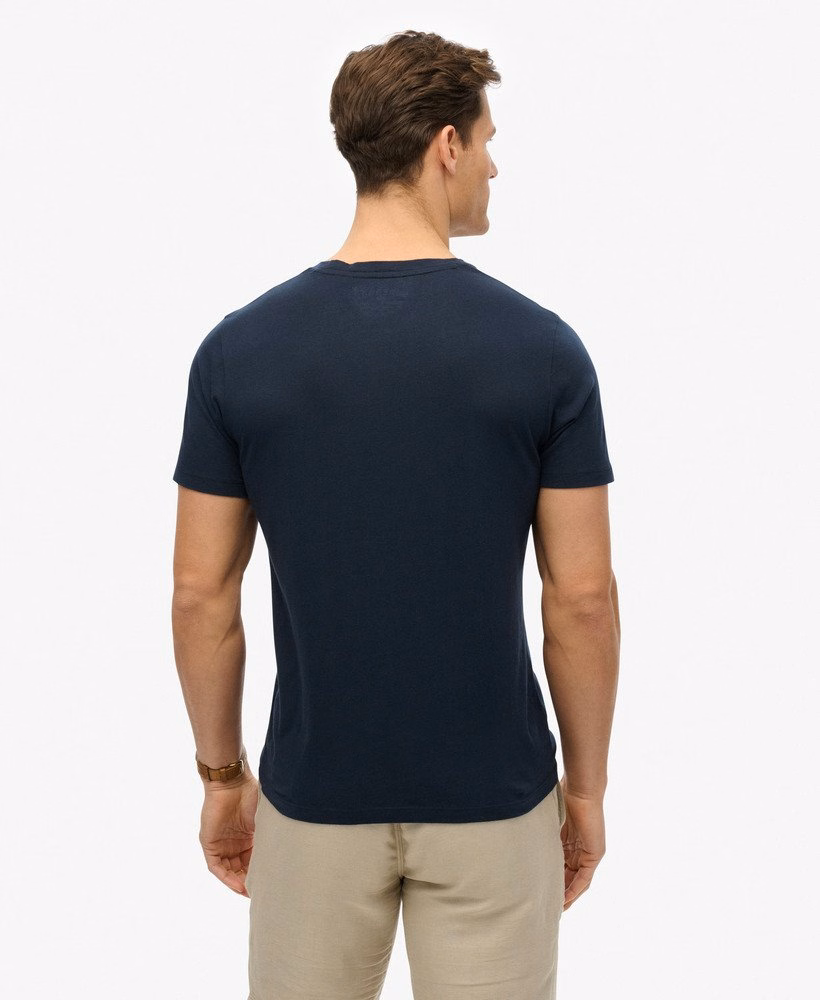 定番のエッセンシャルTシャツ
