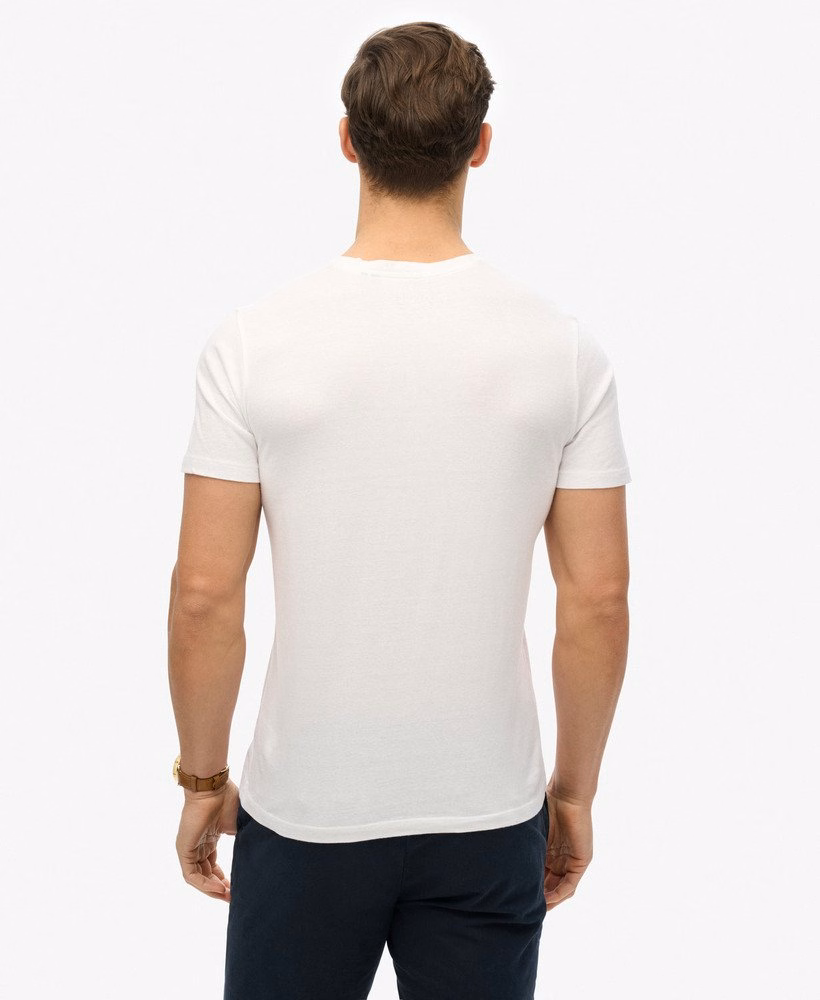 定番のエッセンシャルTシャツ
