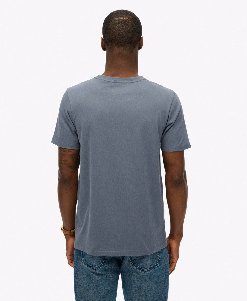 定番のエッセンシャルTシャツ