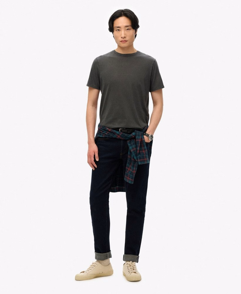 定番のエッセンシャルTシャツ