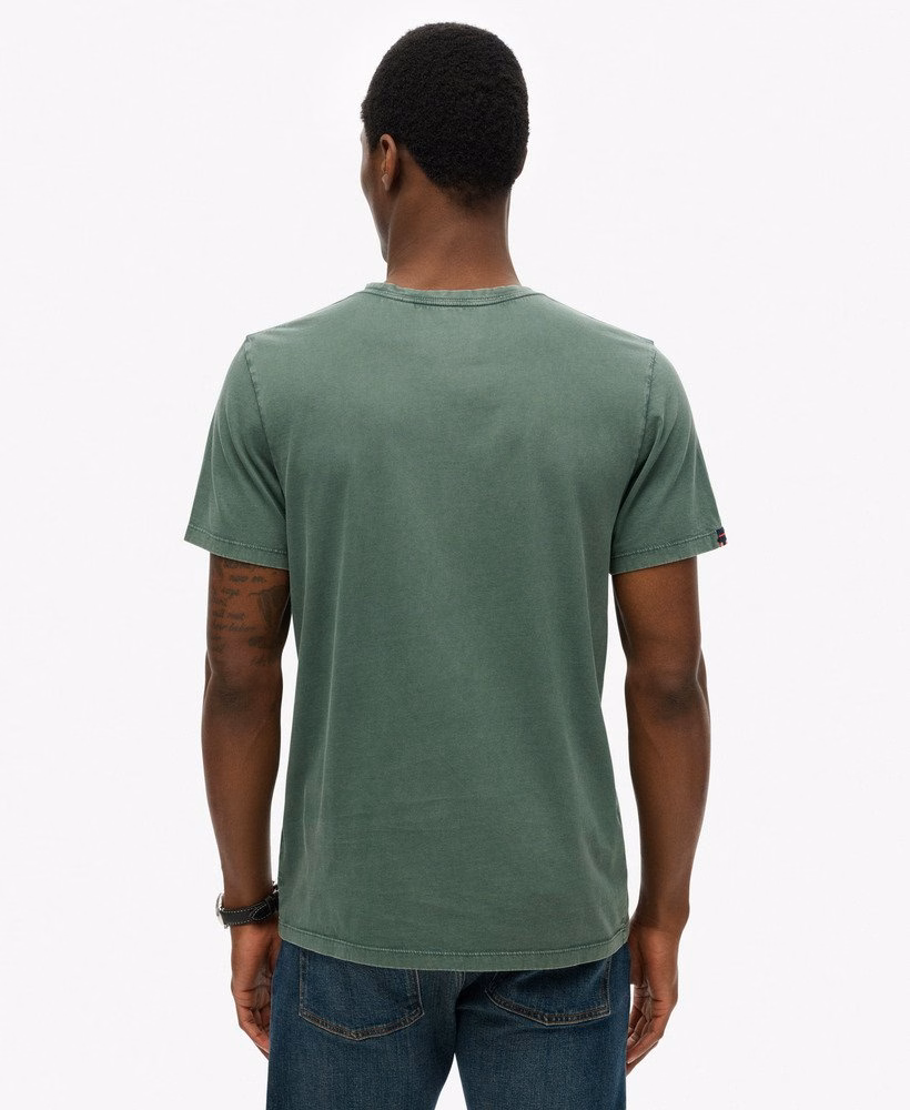 定番のエッセンシャルTシャツ